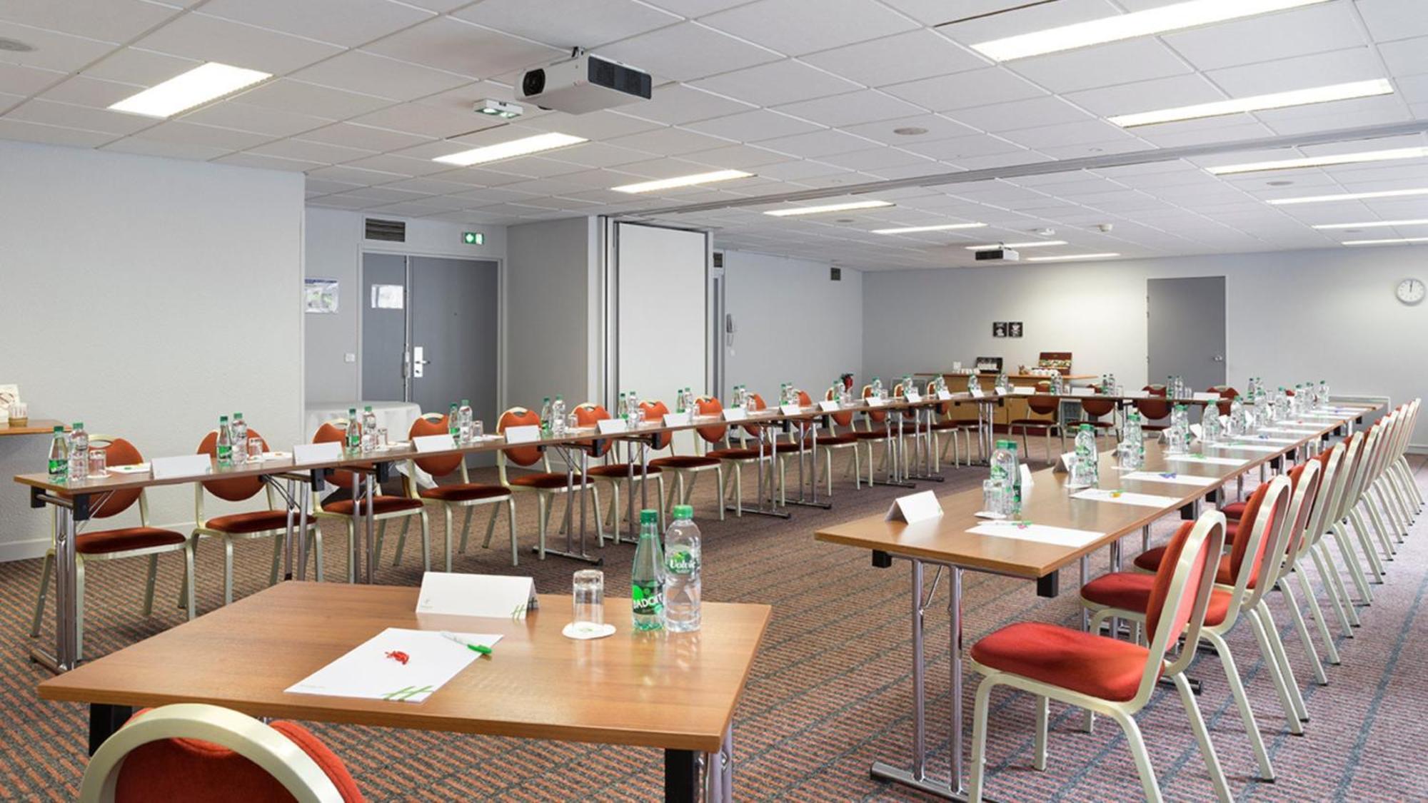Holiday Inn Clermont Ferrand Centre By Ihg Exterior photo